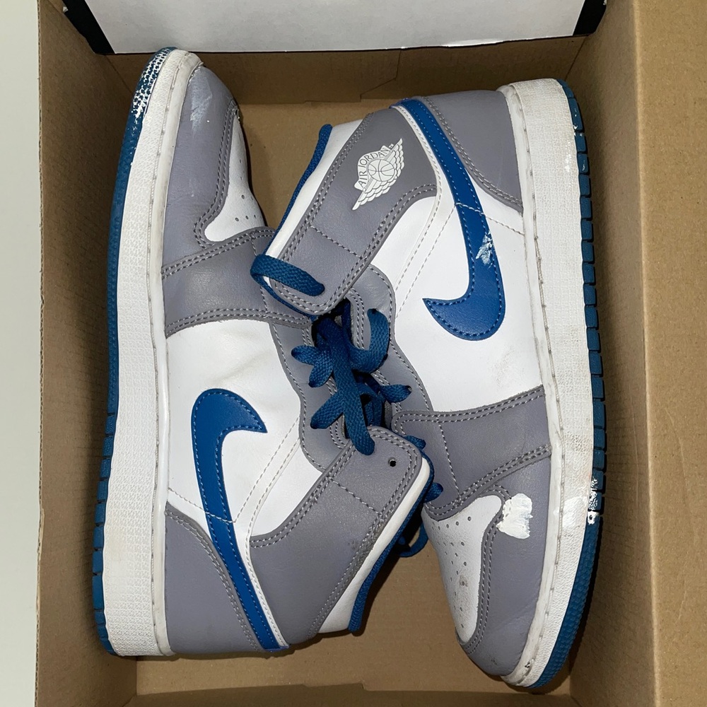 Air Jordan 1 low men’s size 7 (Aj1 woman’s size 9)